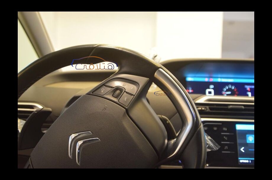 C4 Grand Picasso Citroën فضي