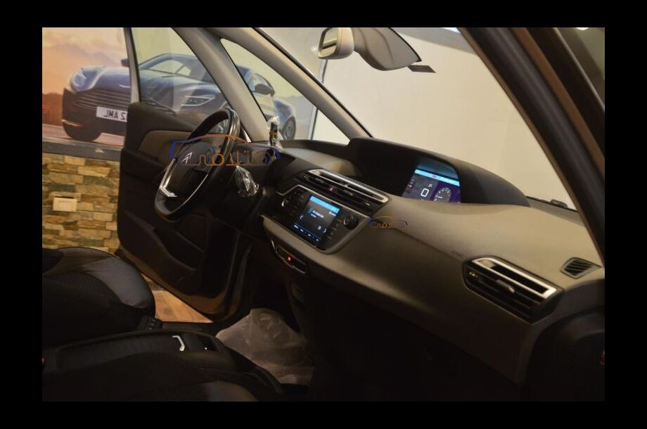 C4 Grand Picasso Citroën فضي