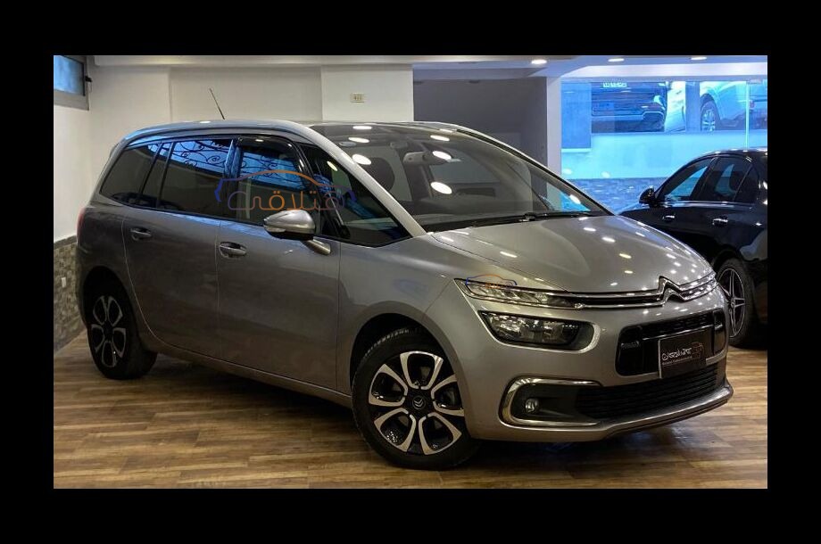 C4 Grand Picasso Citroën فضي