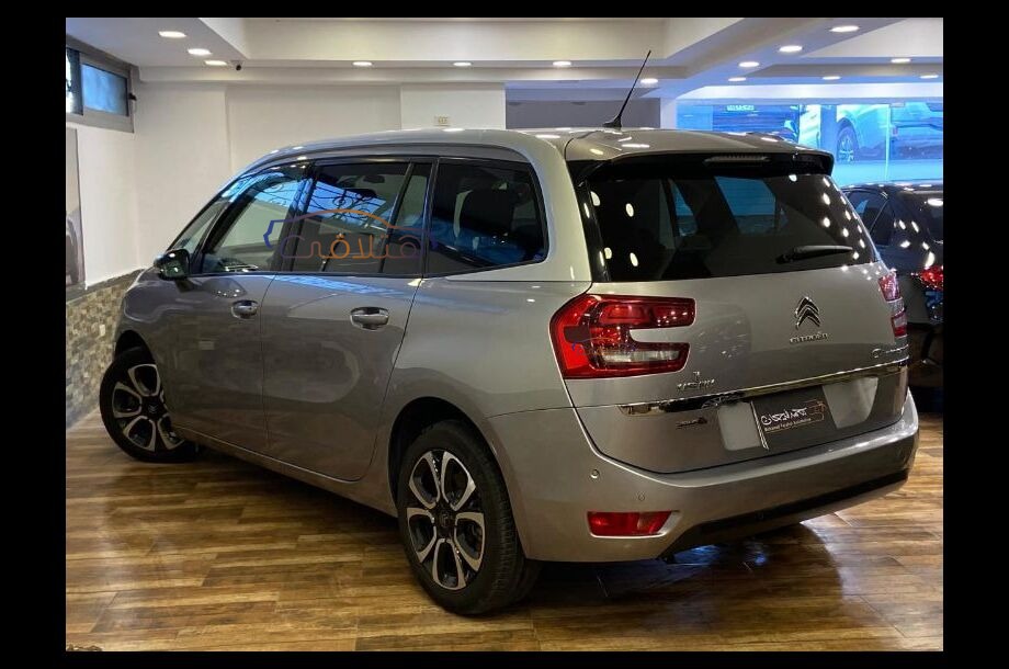 C4 Grand Picasso Citroën فضي