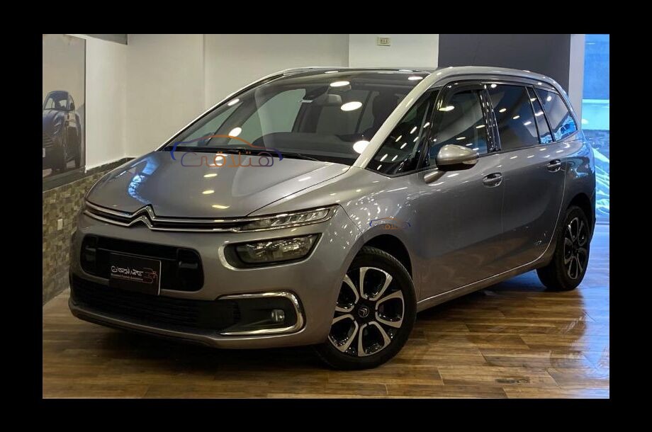 C4 Grand Picasso Citroën فضي