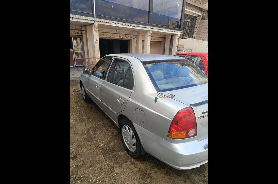 Verna Hyundai فضي