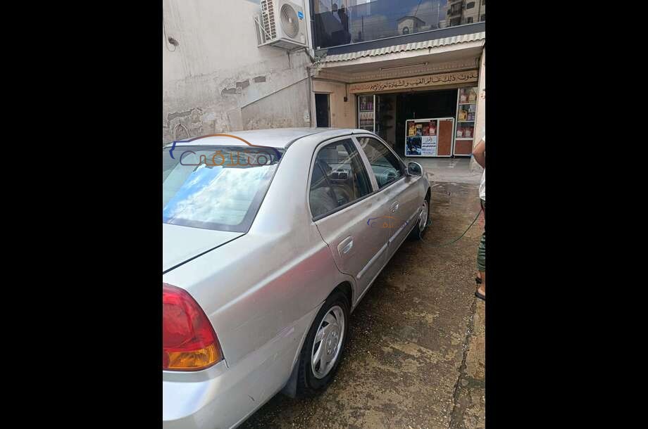 Verna Hyundai فضي