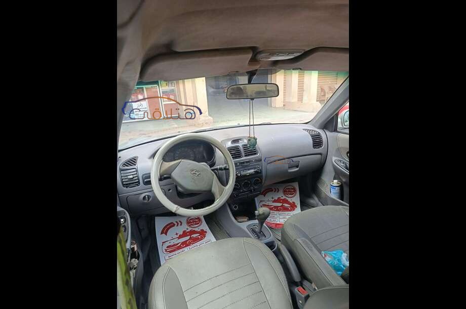 Verna Hyundai فضي