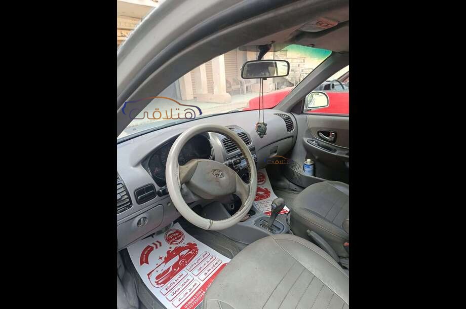 Verna Hyundai فضي