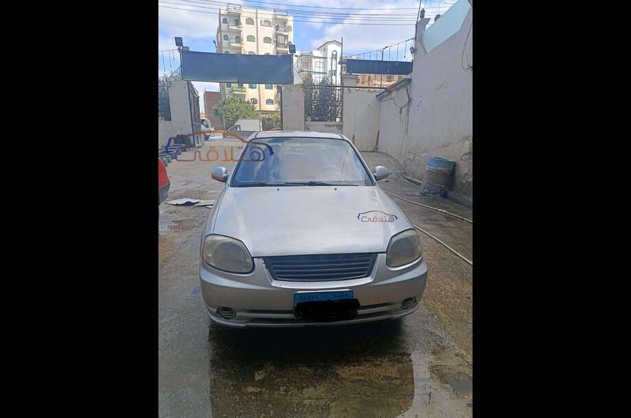 Verna Hyundai فضي