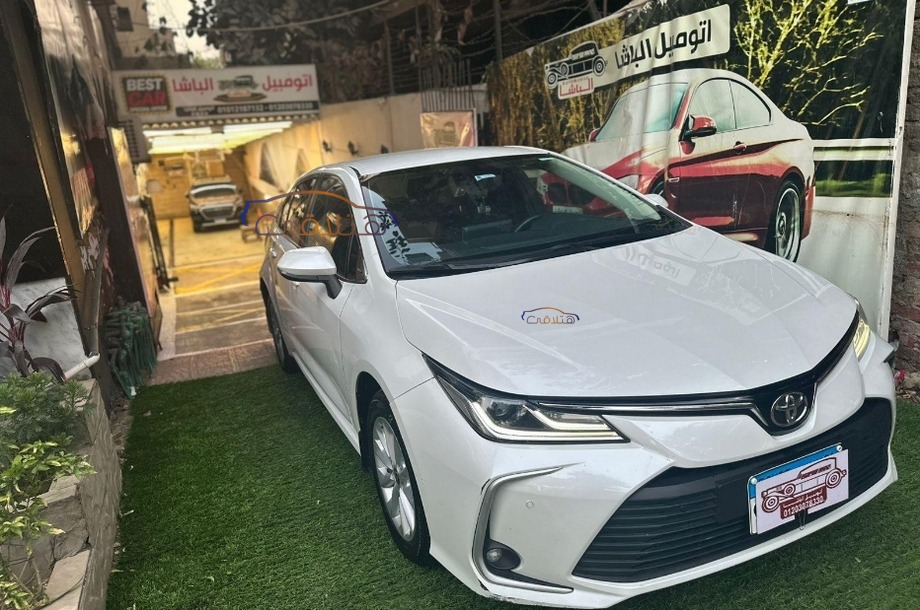 Corolla Toyota أبيض