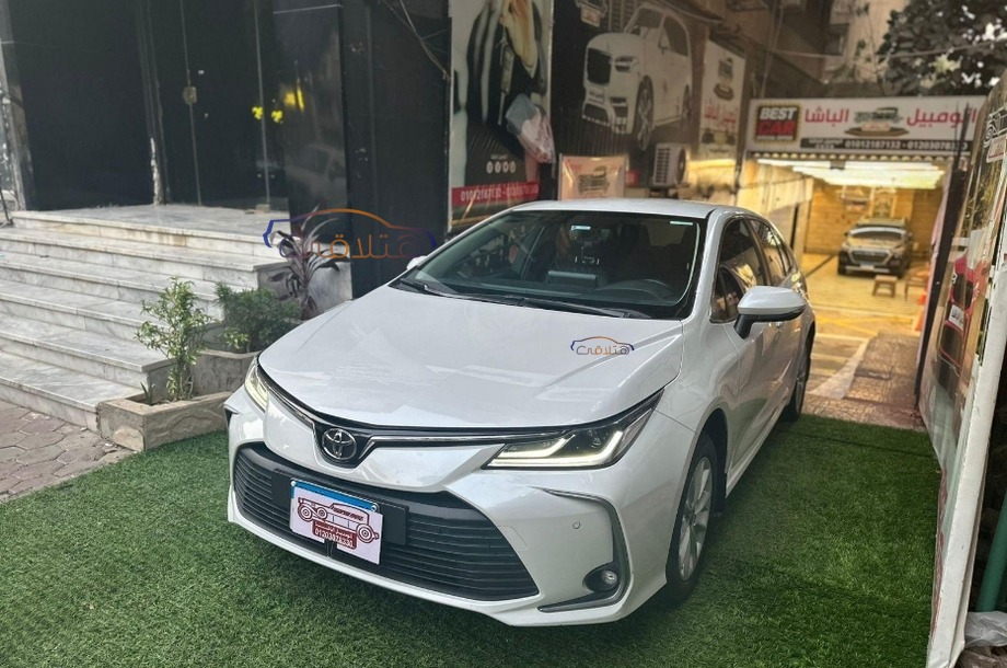 Corolla Toyota أبيض