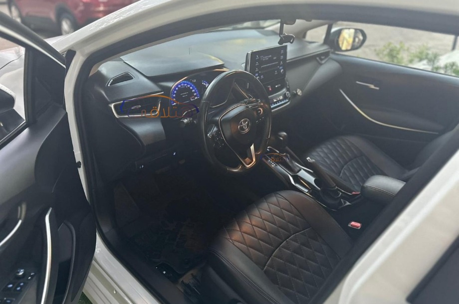 Corolla Toyota أبيض
