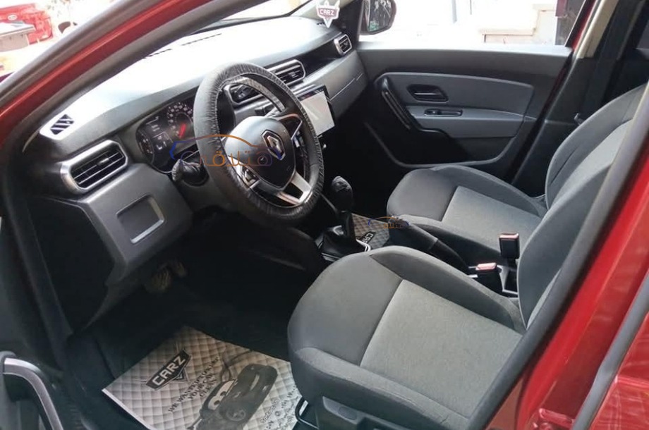 Duster Renault احمر
