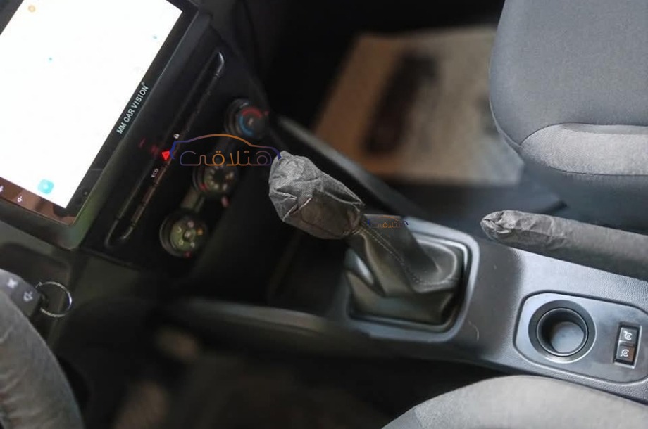 Duster Renault احمر