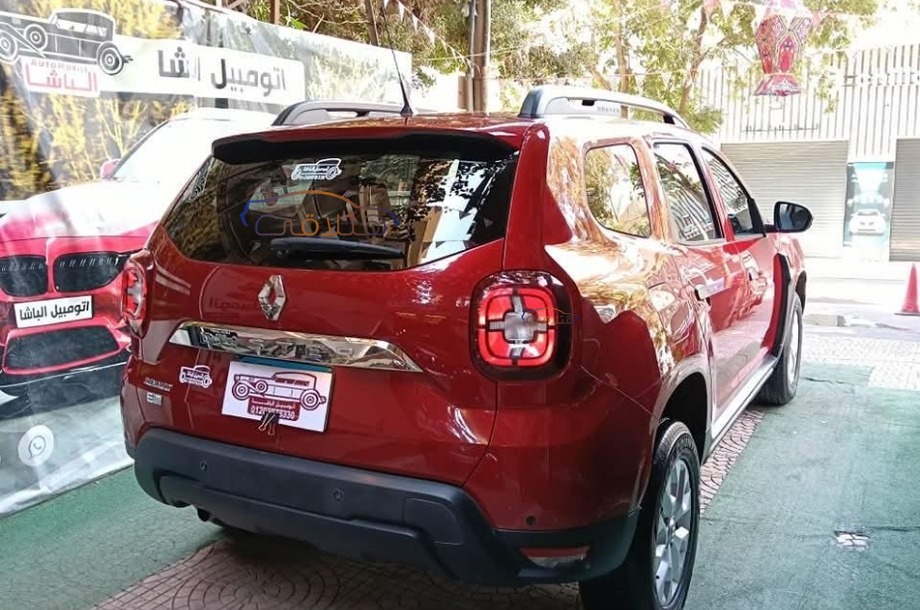 Duster Renault احمر