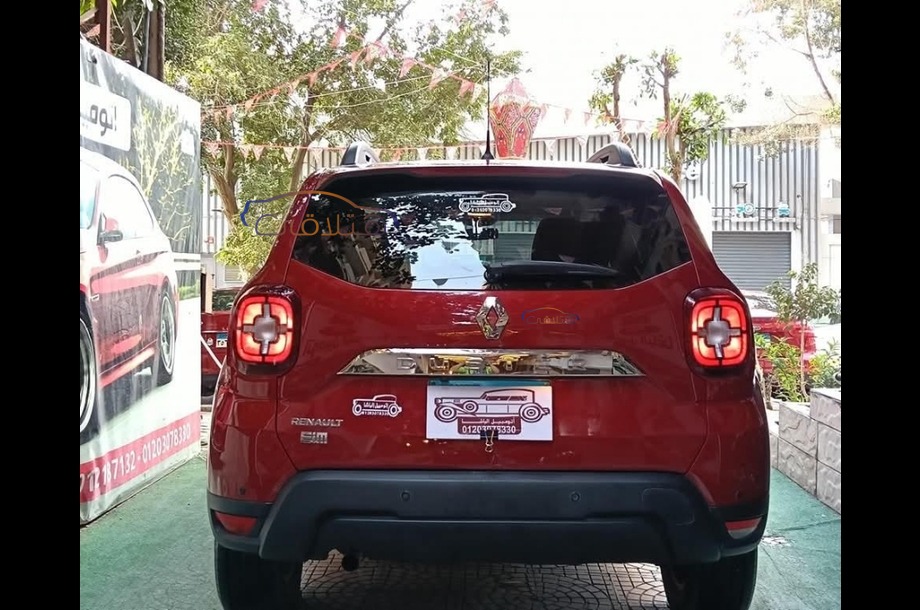 Duster Renault احمر