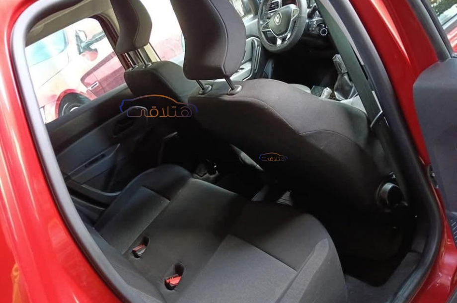 Duster Renault احمر