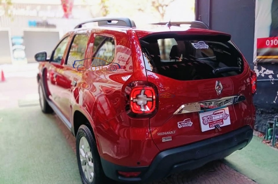 Duster Renault احمر