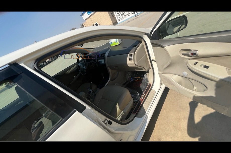 Corolla Toyota أبيض