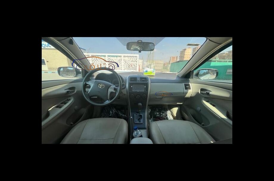Corolla Toyota أبيض