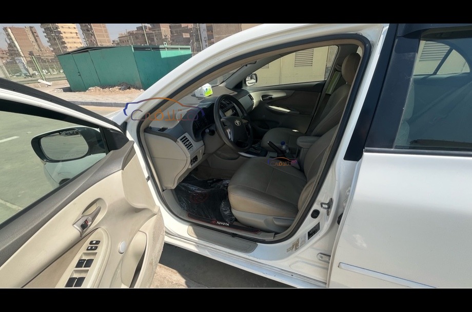 Corolla Toyota أبيض