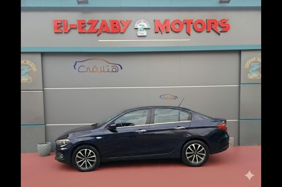 Tipo Fiat الأزرق الداكن