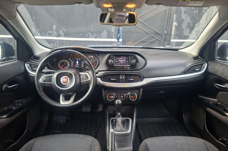 Tipo Fiat الأزرق الداكن