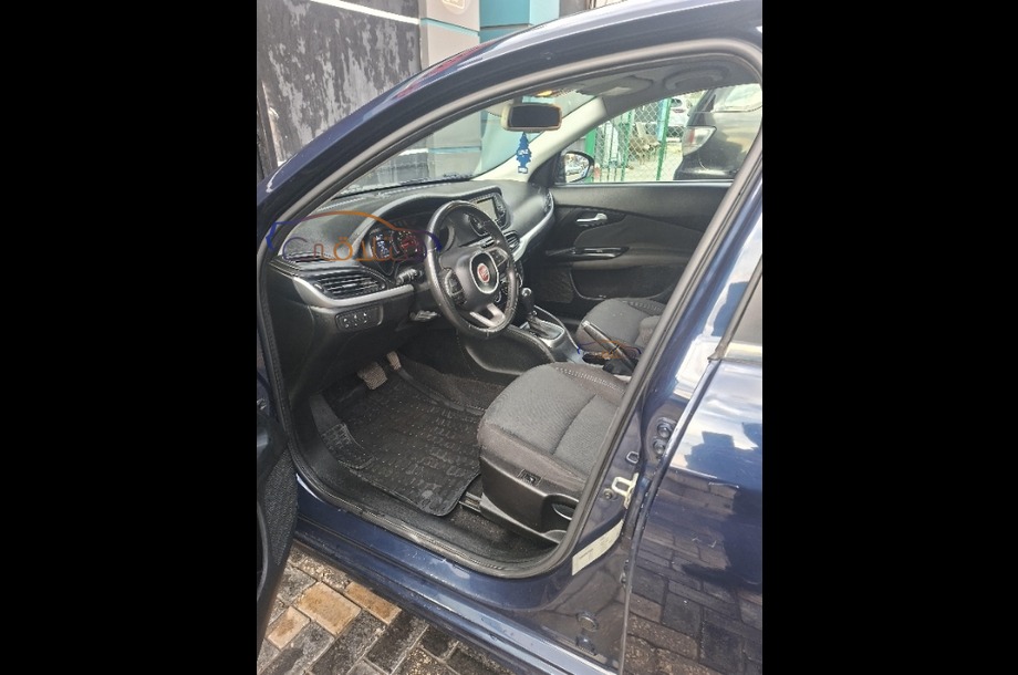 Tipo Fiat الأزرق الداكن