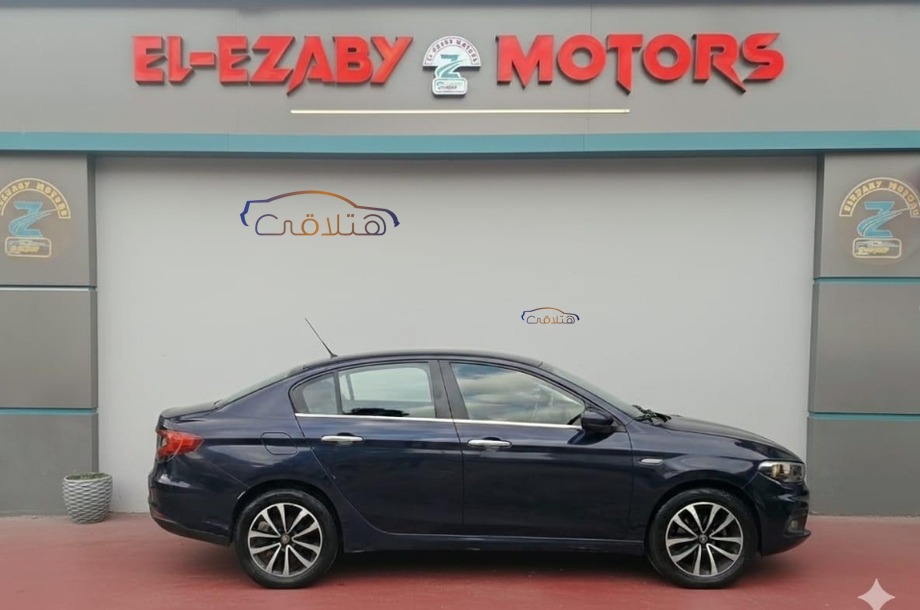 Tipo Fiat الأزرق الداكن