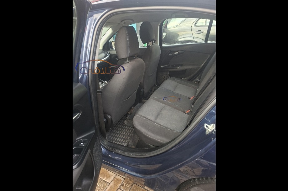 Tipo Fiat الأزرق الداكن