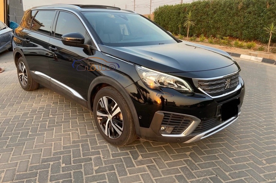 5008 Peugeot أسود