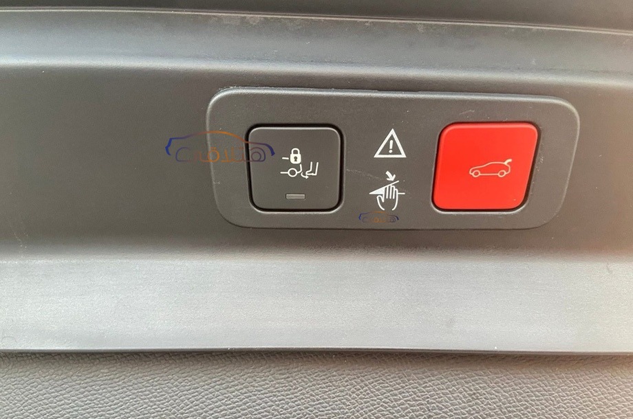 5008 Peugeot أسود