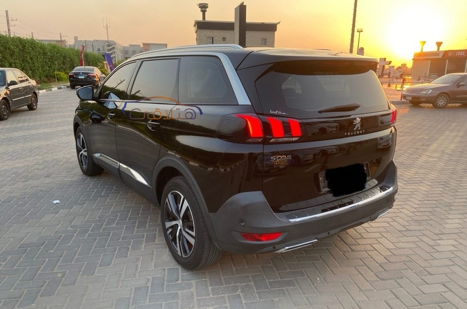 5008 Peugeot أسود
