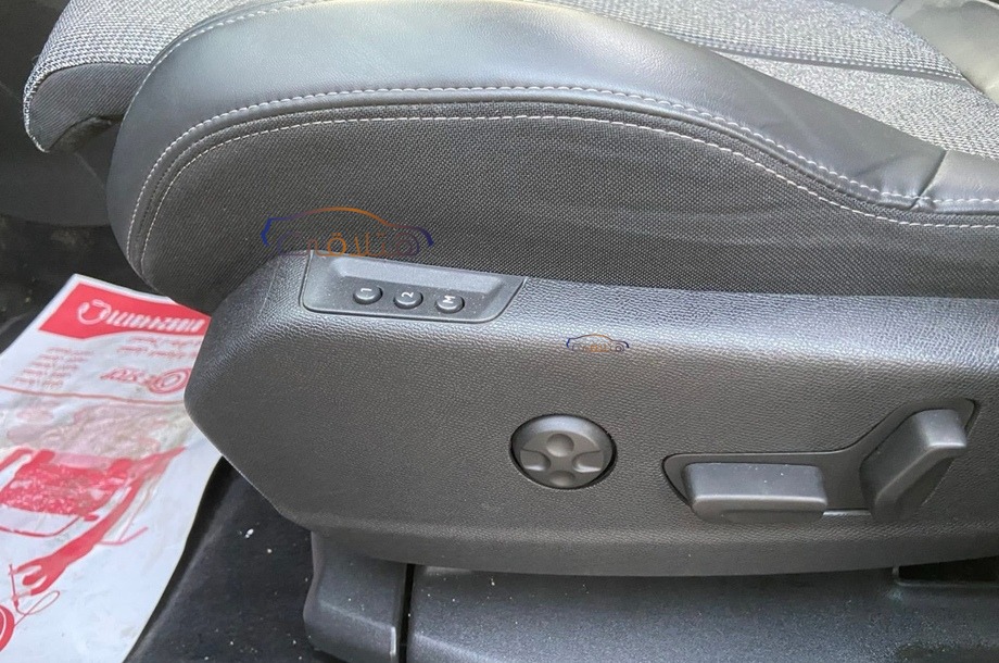 5008 Peugeot أسود