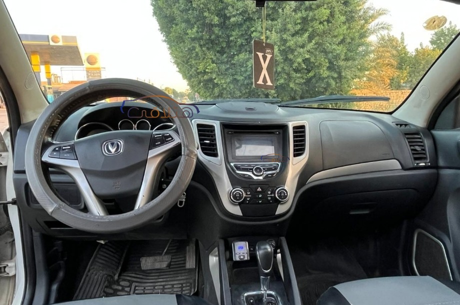 CS 35 Changan أبيض