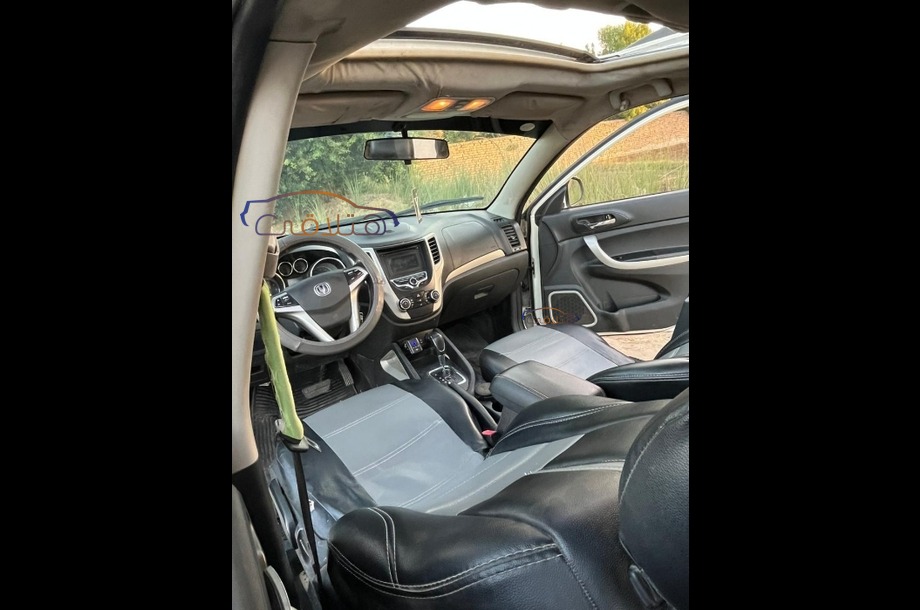 CS 35 Changan أبيض