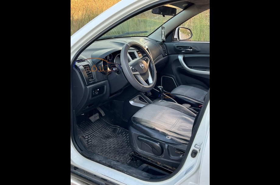 CS 35 Changan أبيض
