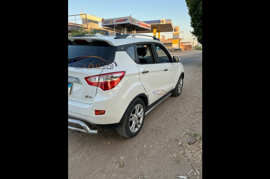 CS 35 Changan أبيض