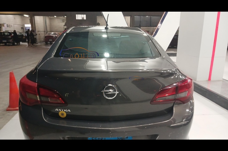Astra Opel رمادي