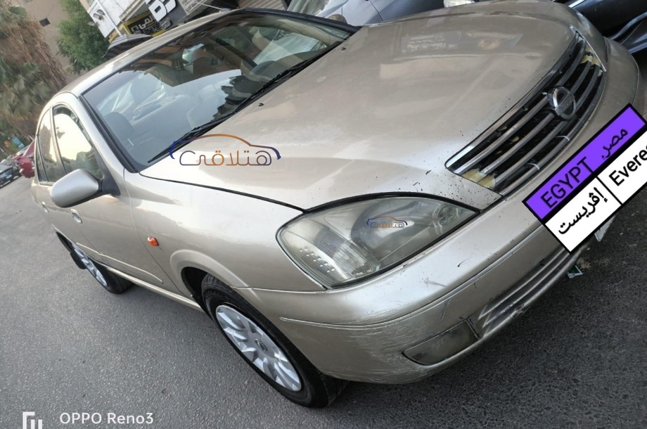 Sunny Nissan ذهبي