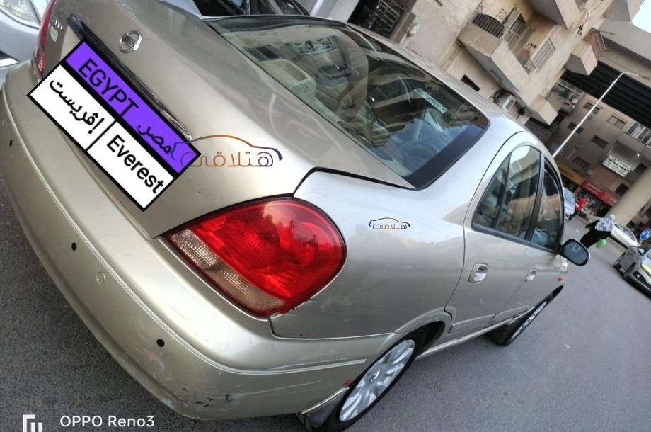 Sunny Nissan ذهبي