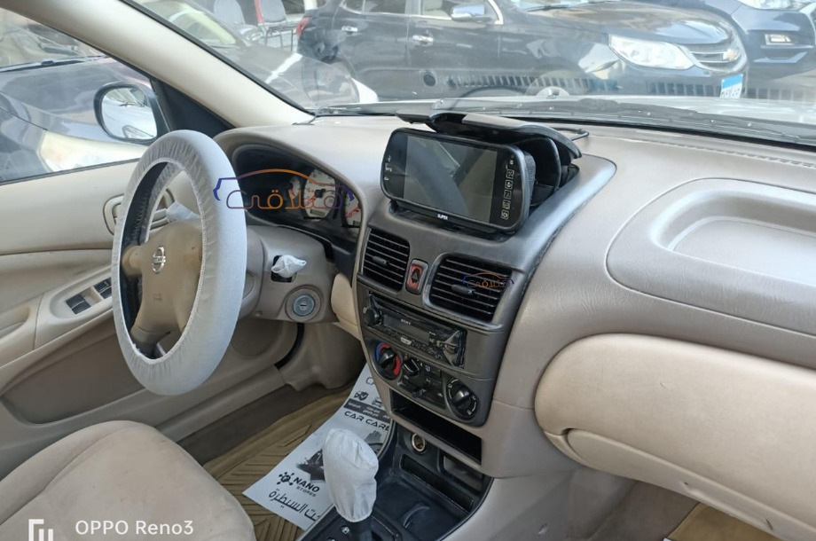 Sunny Nissan ذهبي