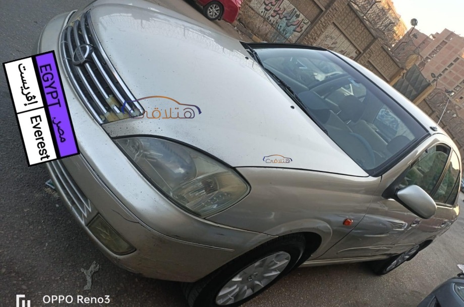 Sunny Nissan ذهبي