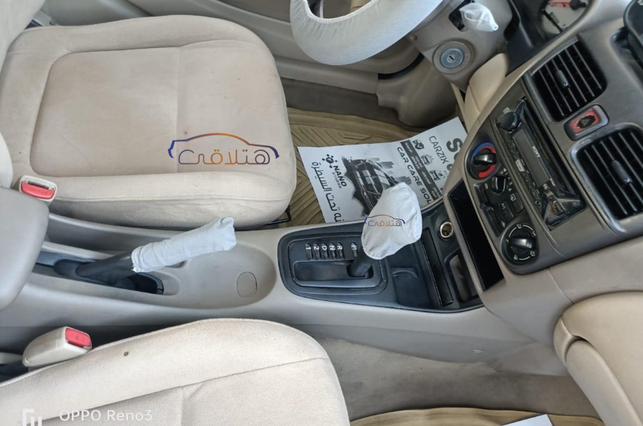 Sunny Nissan ذهبي