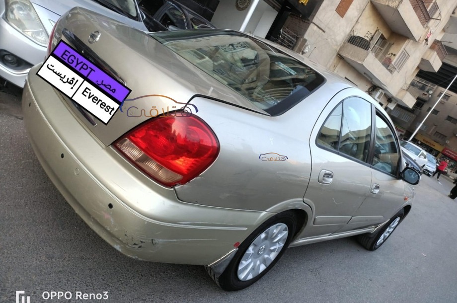 Sunny Nissan ذهبي