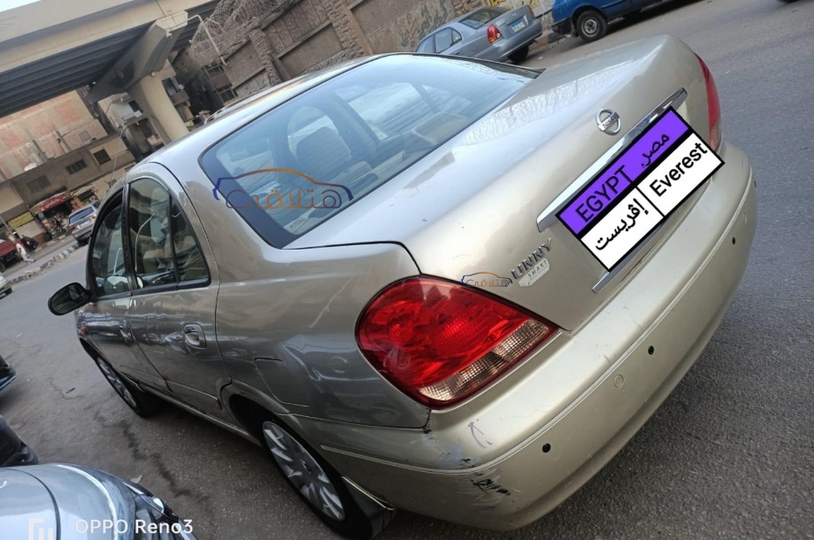 Sunny Nissan ذهبي