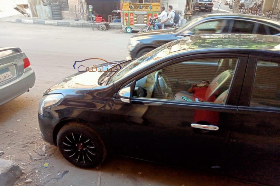 Sunny Nissan أسود