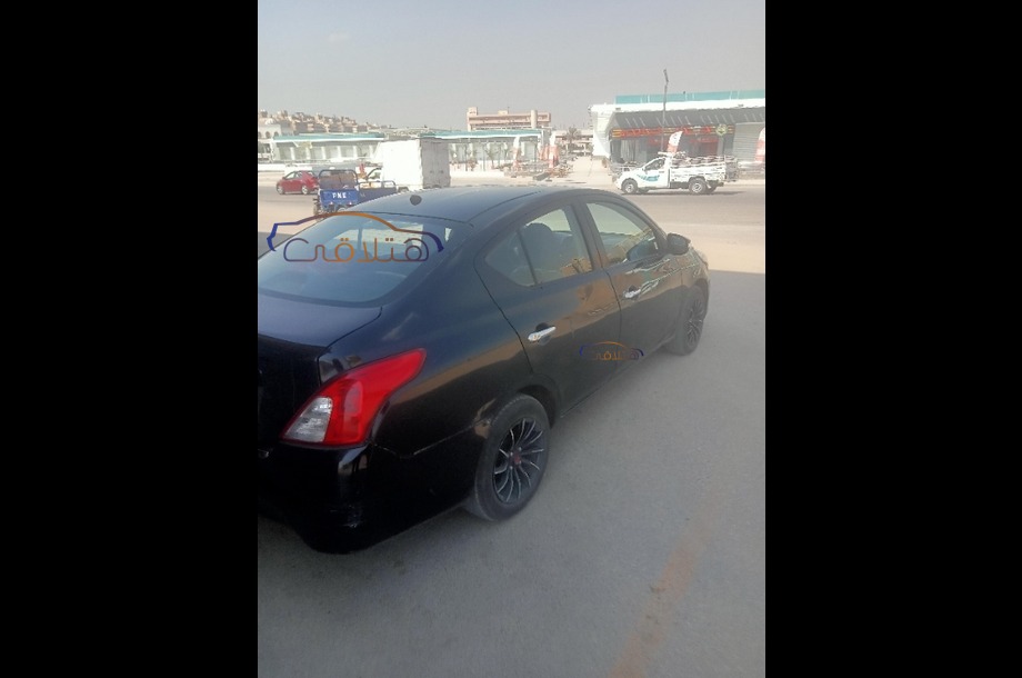 Sunny Nissan أسود