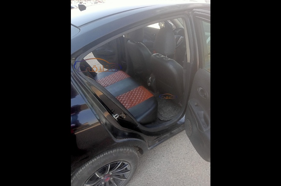 Sunny Nissan أسود