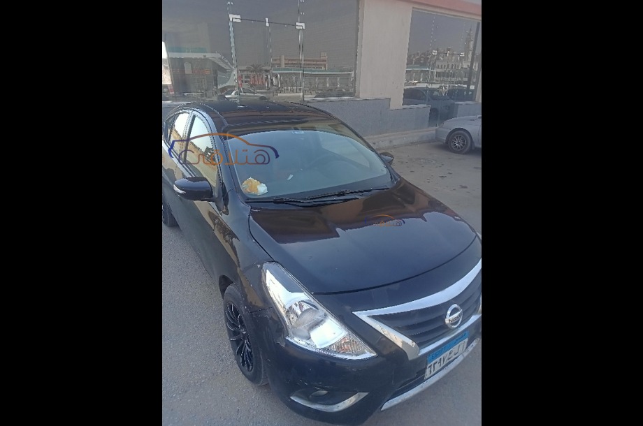 Sunny Nissan أسود