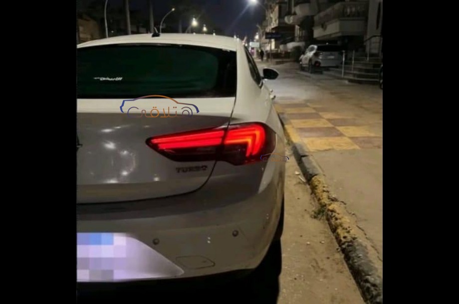 Insignia Opel أبيض