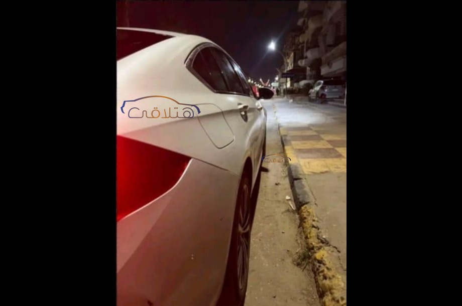 Insignia Opel أبيض