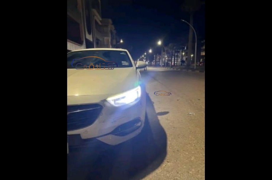 Insignia Opel أبيض
